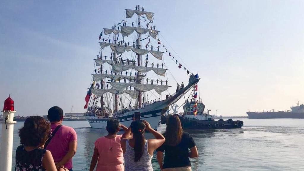 Velero Simón Bolívar de Venezuela zarpa de Veracruz