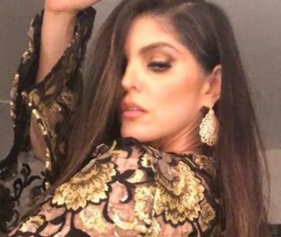 “Ana qué Bárbara!” Le dicen al posar en diminuto bikini en la playa