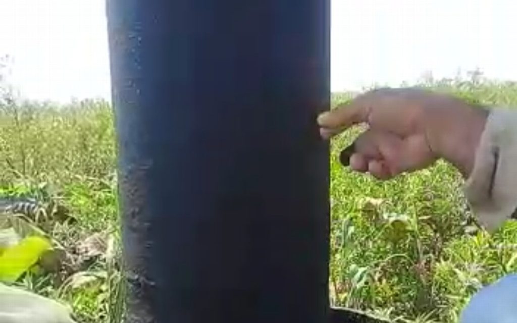 Pescadores denuncian que tubería de @Pemex derrama aceite en laguna de Macuspana